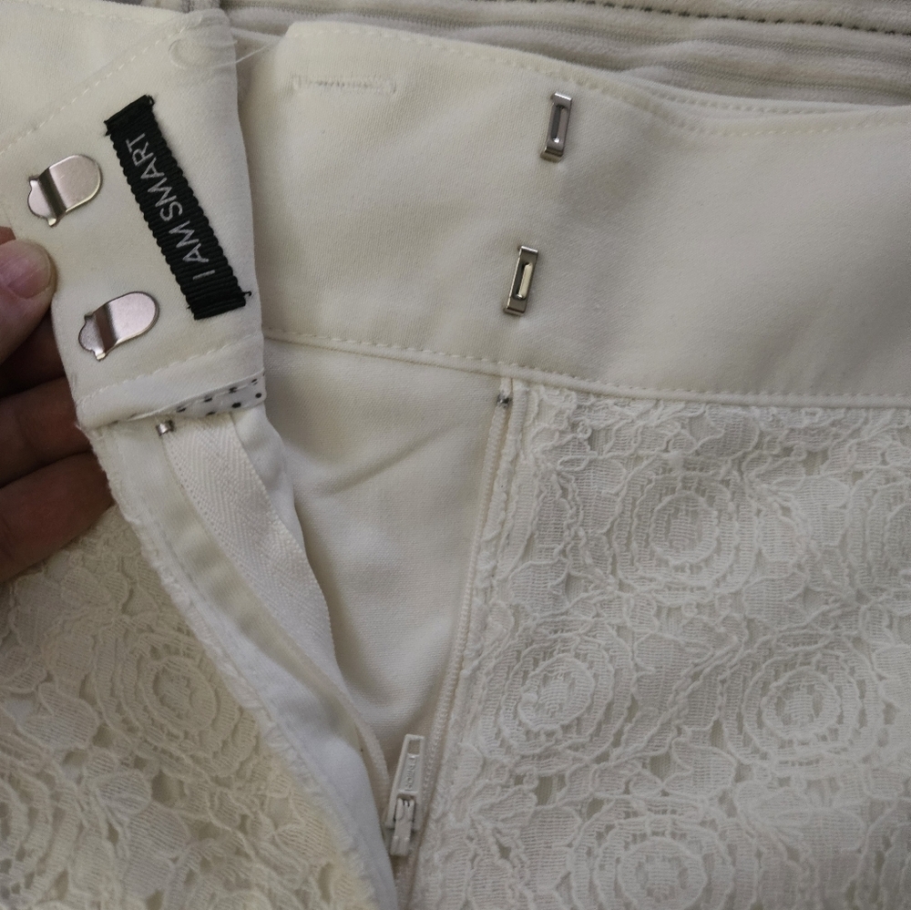Maurices Women's White/off White Lace Shorts. NWT Size 13/14 - Picture 2 of 10